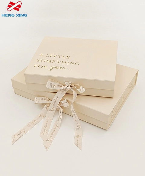 scatola regalo con coperchio con chiusura magnetica