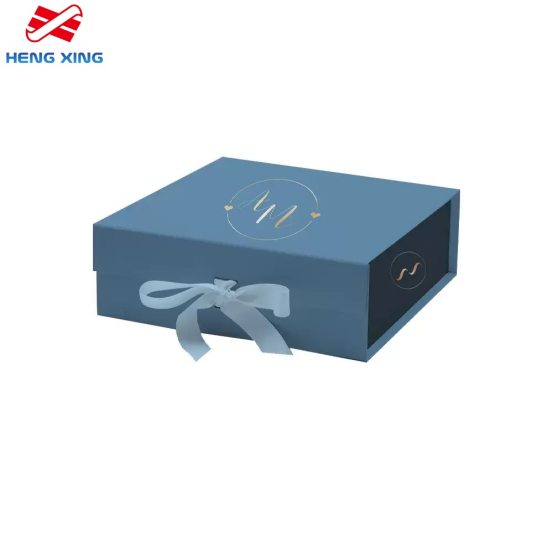 scatola regalo con coperchio con chiusura magnetica