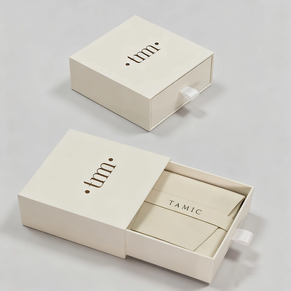 Confezionamento di scatole per gioielli Confezionamento di scatole per gioielli